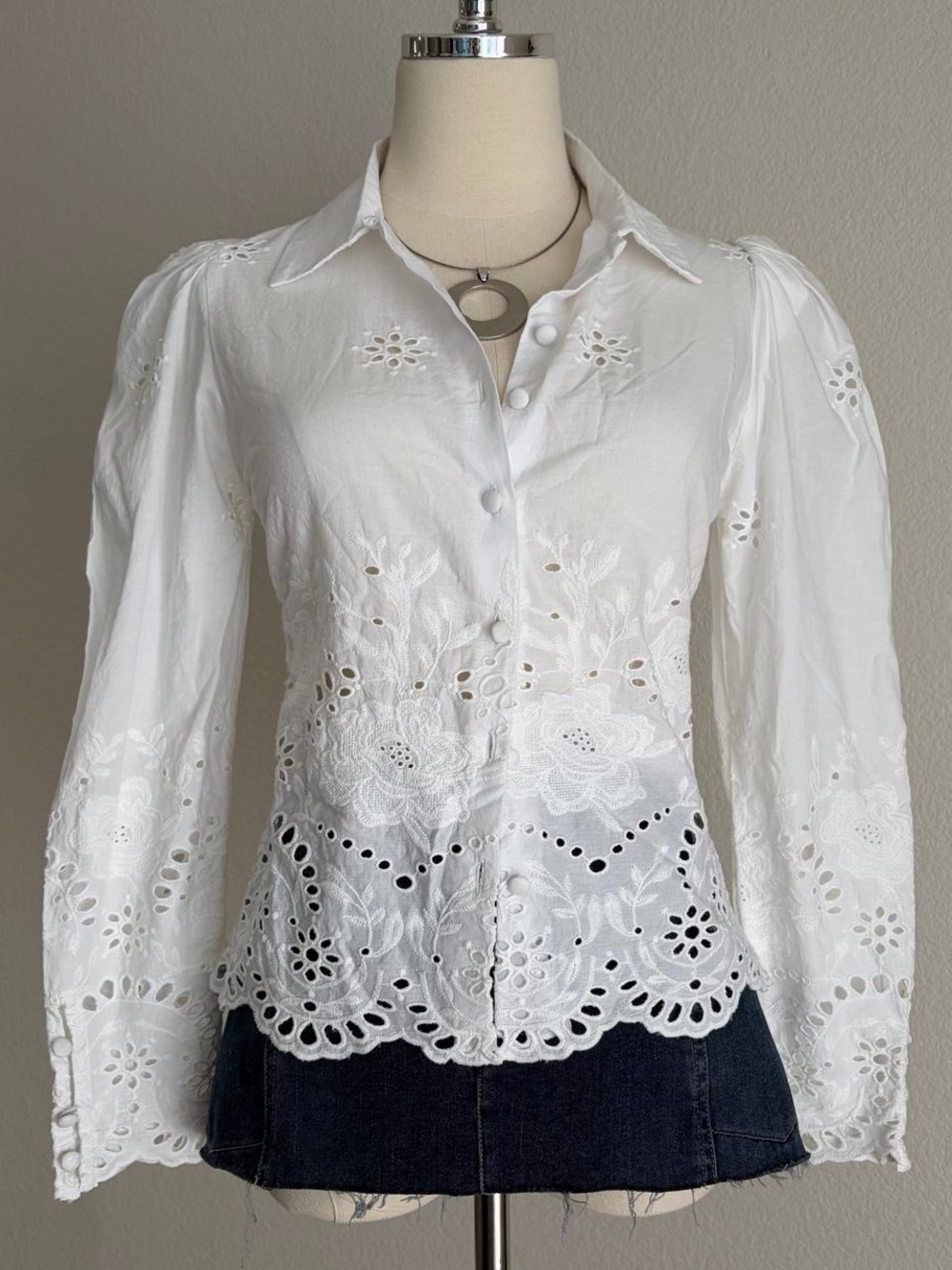 Elie Tahari White Eyelet Button-Front Shirt